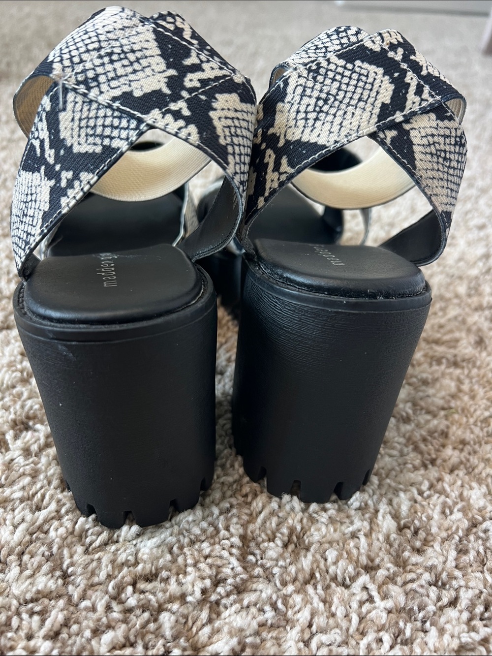 Madden Girl Black & White Snake-Print Platform Sandals- Worn once! Size 9! - Picture 12 of 12